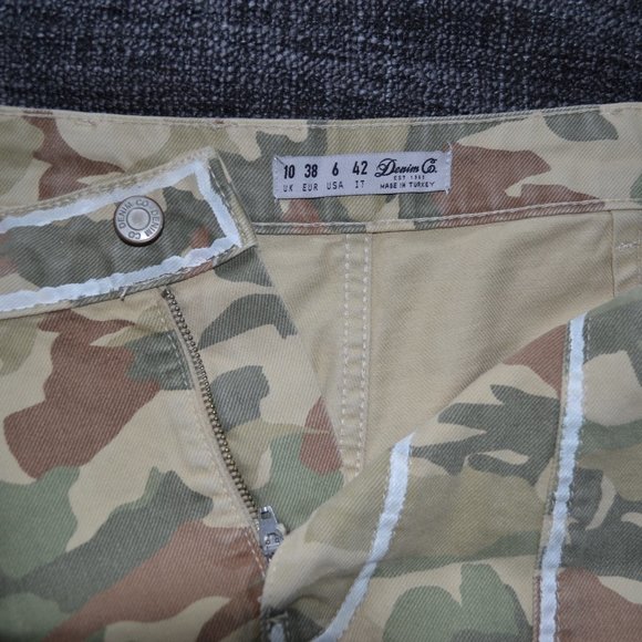 Camo Print Denim Short Shorts - Picture 4 of 4